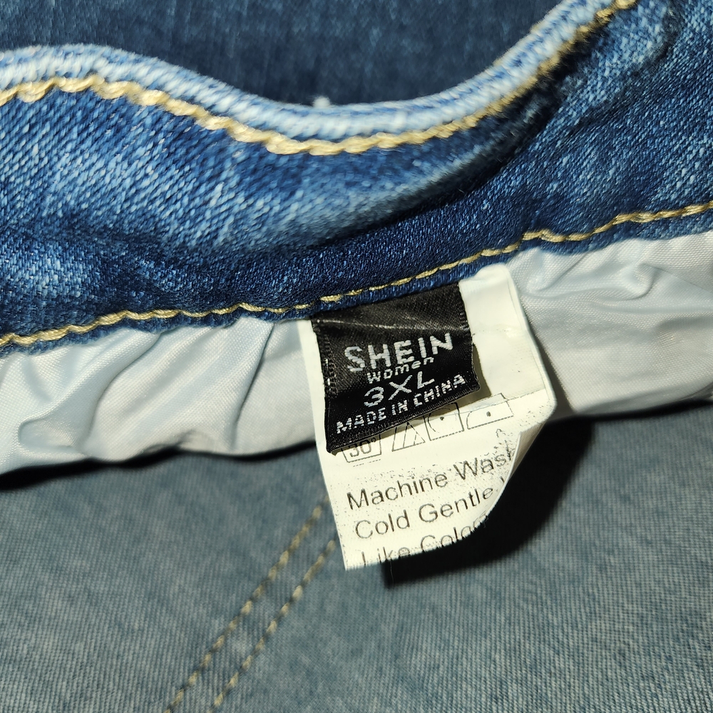 SHEIN Woman's Stretch Denim Blue Jeans with Leopard Accents. Size 3X. - Picture 4 of 4